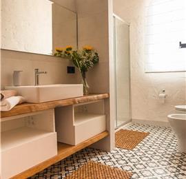 2 bedroom villa with infinity pool, near Alcamo, sleeps 4-5